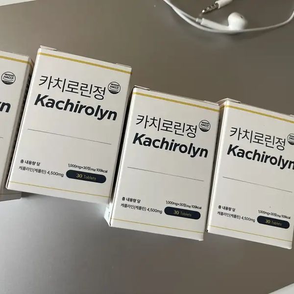 고객 리뷰 사진: 책상 위 카치로린정 박스 여러 개